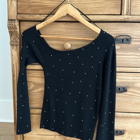 NEW Off the shoulder sweater - Picture 3 of 4